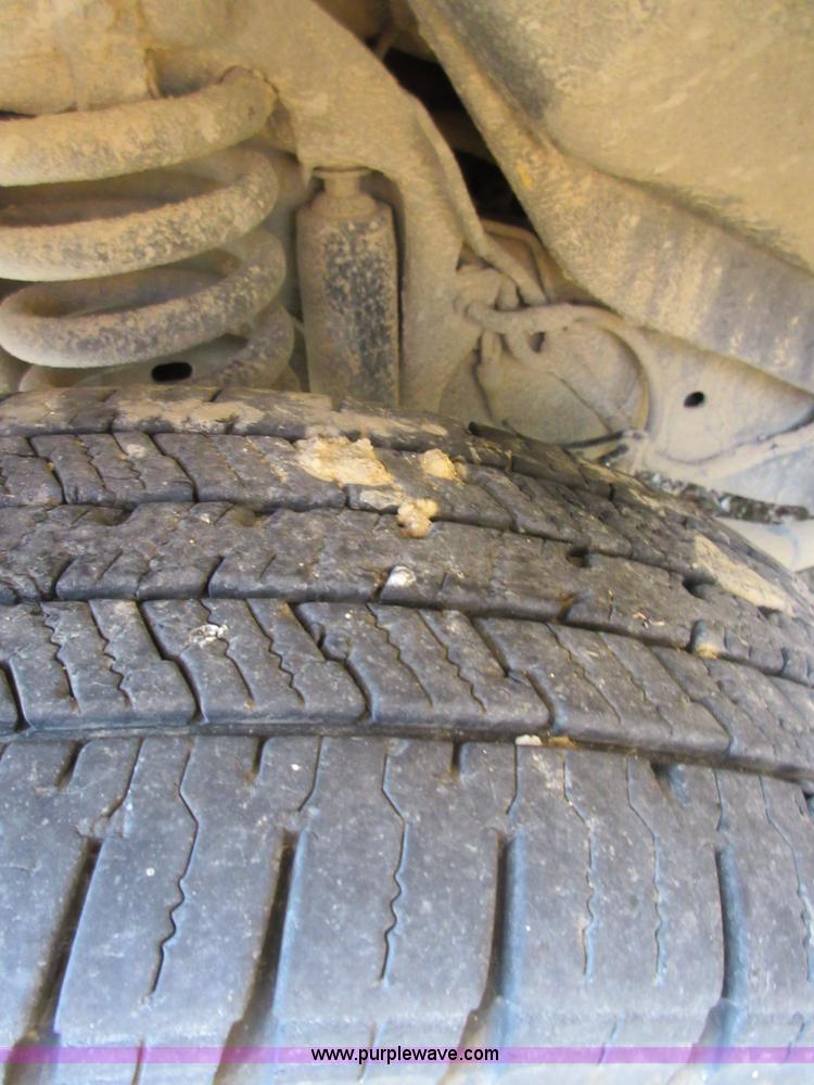 image for item D2449 2006 Ford E450 transit bus