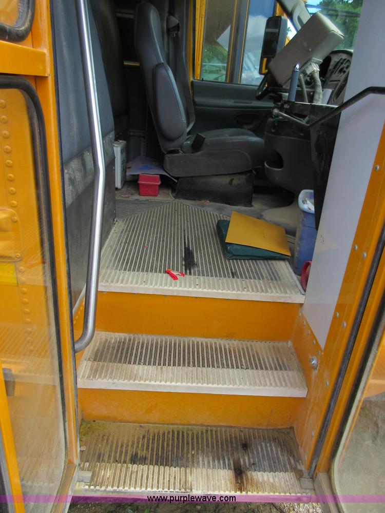 image for item D2449 2006 Ford E450 transit bus