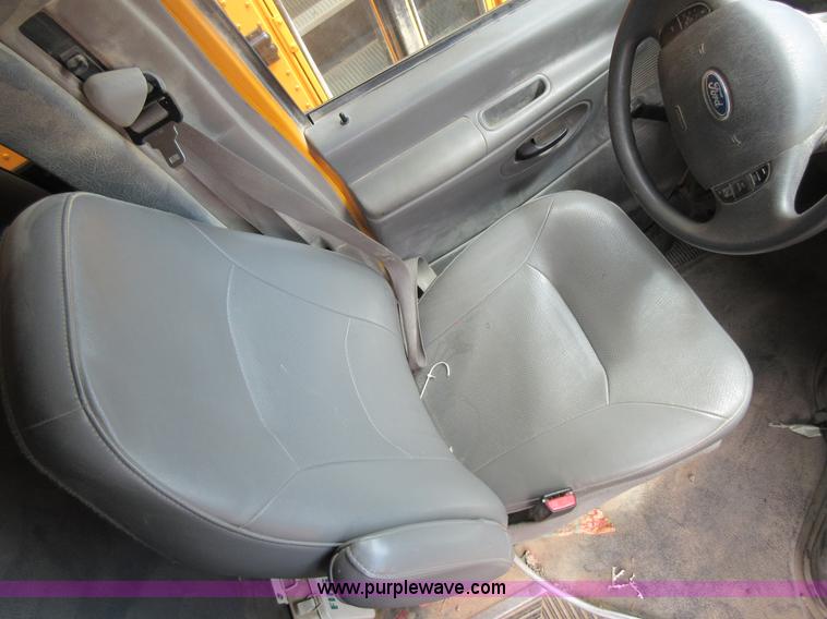 image for item D2449 2006 Ford E450 transit bus