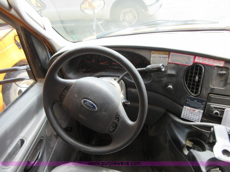 image for item D2449 2006 Ford E450 transit bus