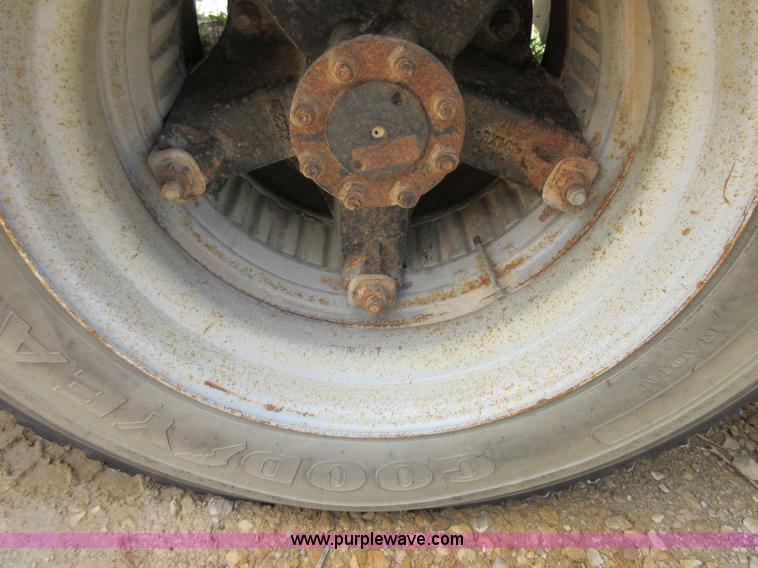 image for item D2450 1996 International 3800 school bus