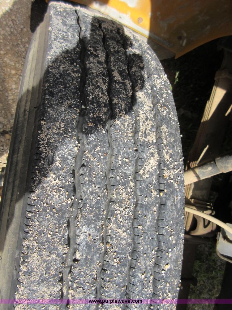 image for item D2450 1996 International 3800 school bus