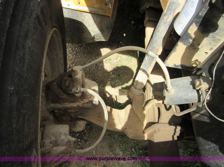 image for item D2450 1996 International 3800 school bus