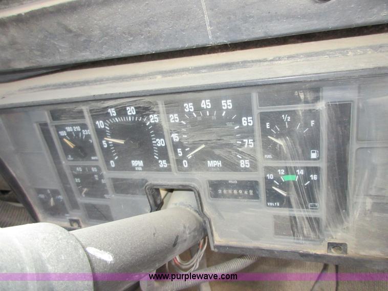 image for item D2450 1996 International 3800 school bus