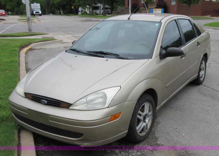 image for item D2460 2000 Ford Focus SE