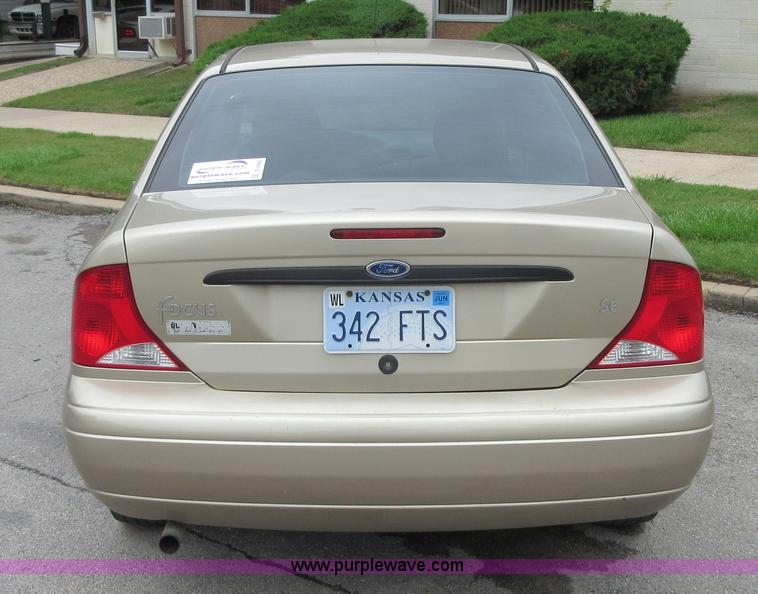 image for item D2460 2000 Ford Focus SE