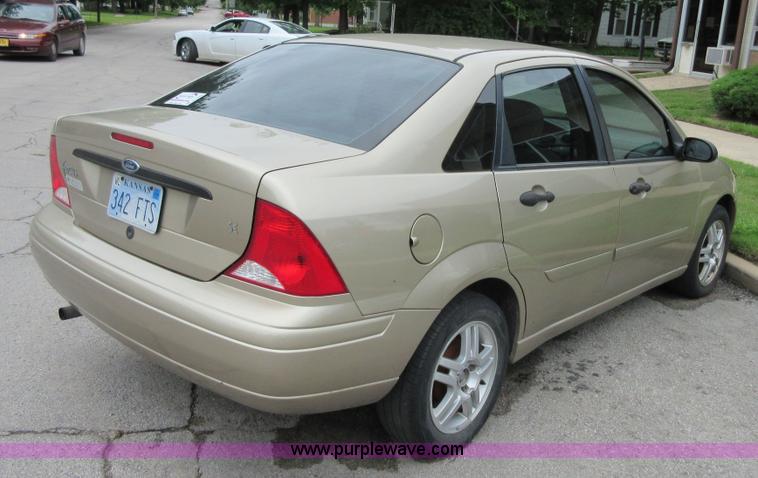 image for item D2460 2000 Ford Focus SE