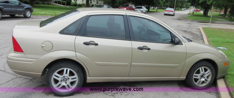 image for item D2460 2000 Ford Focus SE