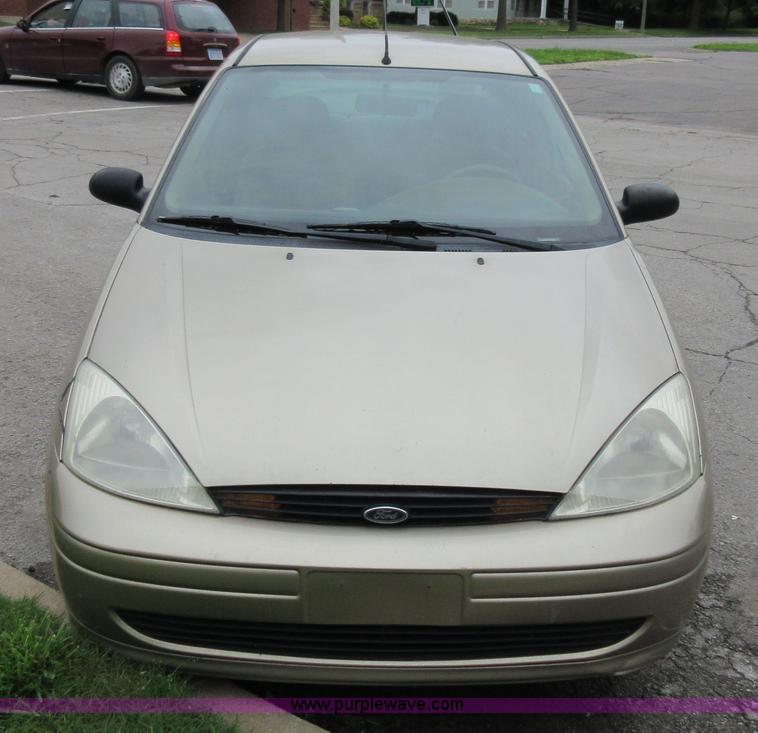 image for item D2460 2000 Ford Focus SE
