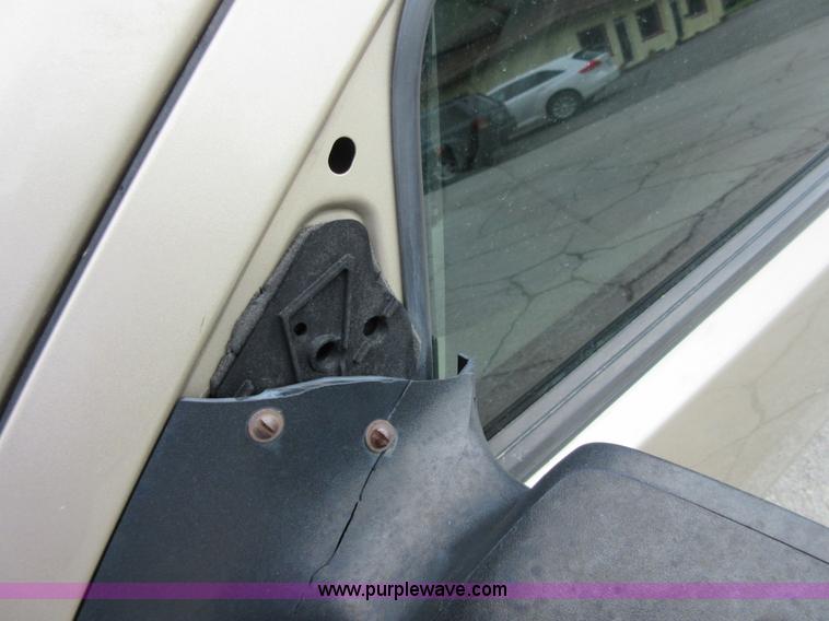 image for item D2460 2000 Ford Focus SE