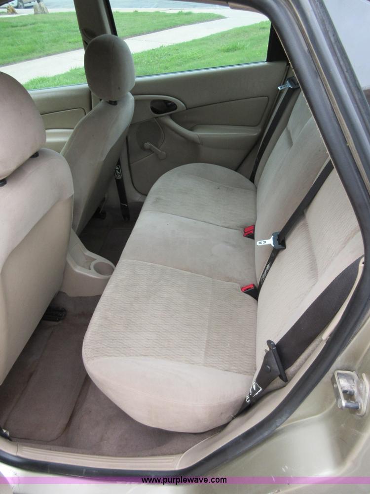 image for item D2460 2000 Ford Focus SE