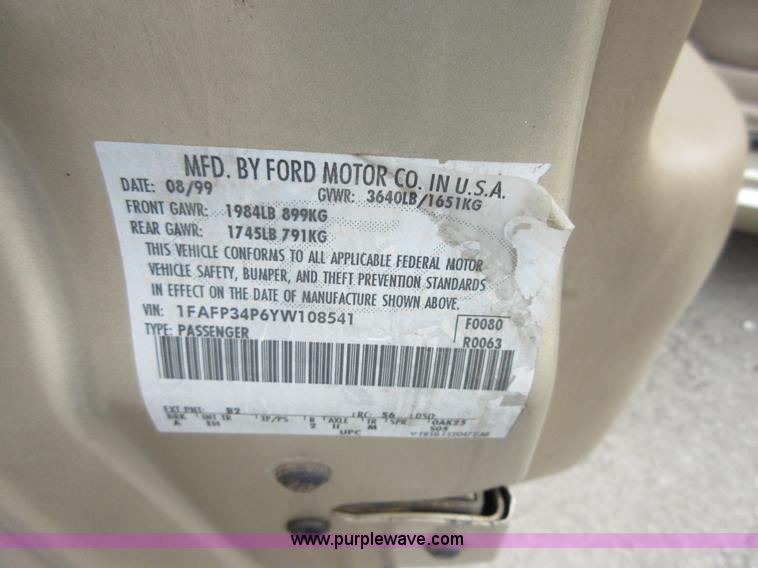 image for item D2460 2000 Ford Focus SE