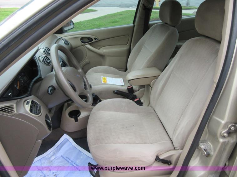 image for item D2460 2000 Ford Focus SE