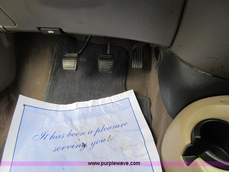 image for item D2460 2000 Ford Focus SE