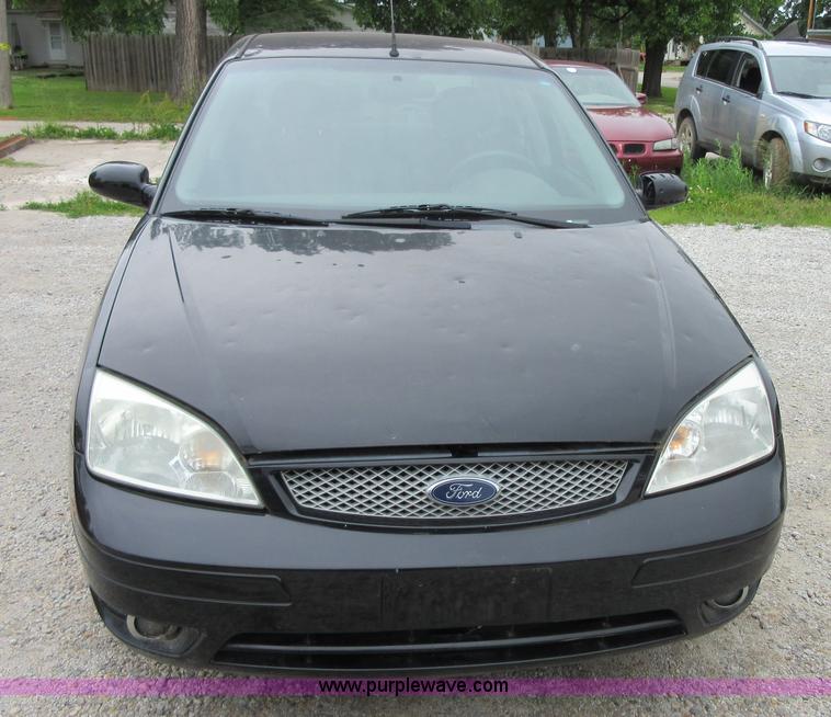 image for item D2463 2005 Ford Focus ZX4