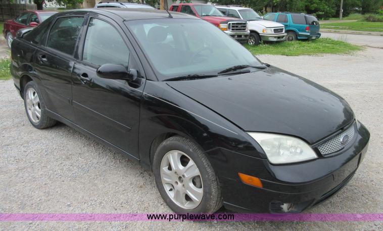 image for item D2463 2005 Ford Focus ZX4
