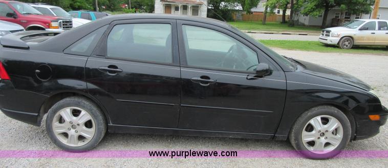 image for item D2463 2005 Ford Focus ZX4