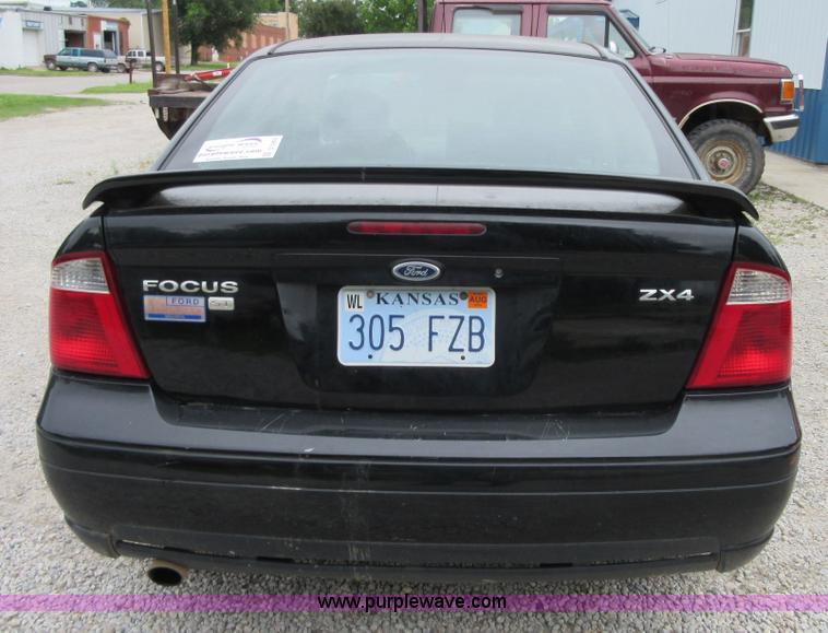 image for item D2463 2005 Ford Focus ZX4