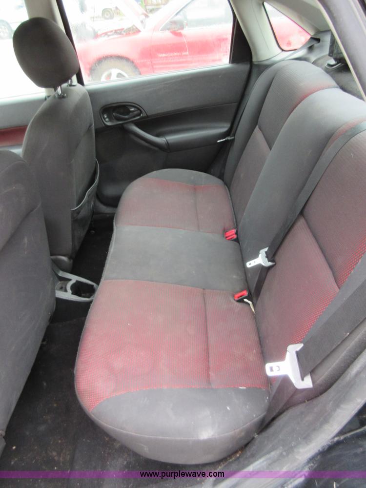 image for item D2463 2005 Ford Focus ZX4