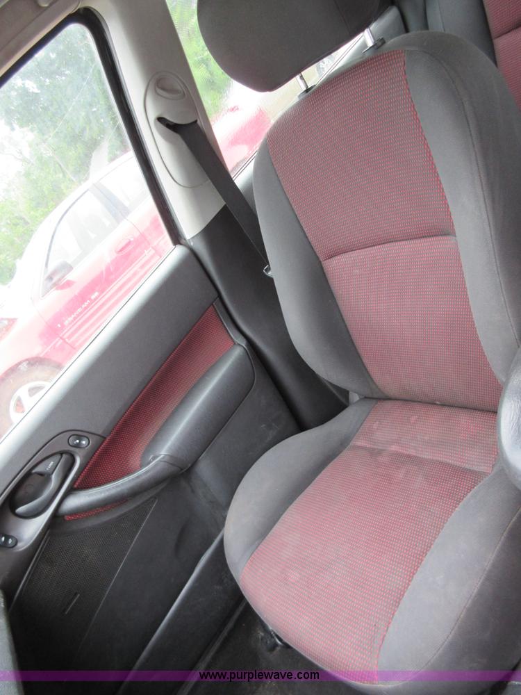 image for item D2463 2005 Ford Focus ZX4