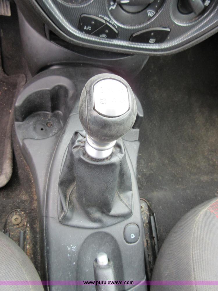 image for item D2463 2005 Ford Focus ZX4