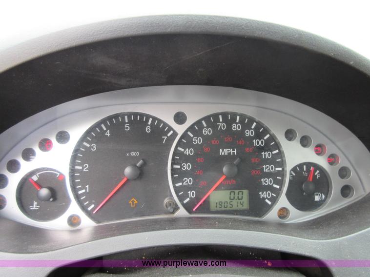 image for item D2463 2005 Ford Focus ZX4