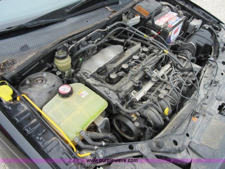 image for item D2463 2005 Ford Focus ZX4