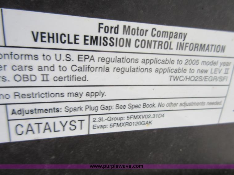 image for item D2463 2005 Ford Focus ZX4