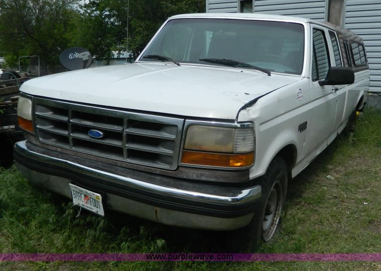 image for item D6127 1995 Ford F250 Super Duty XL SuperCab pickup truck