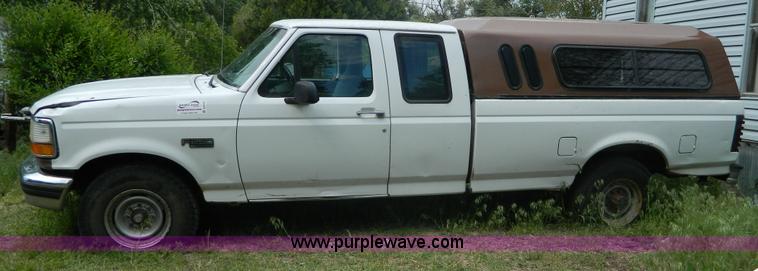 image for item D6127 1995 Ford F250 Super Duty XL SuperCab pickup truck