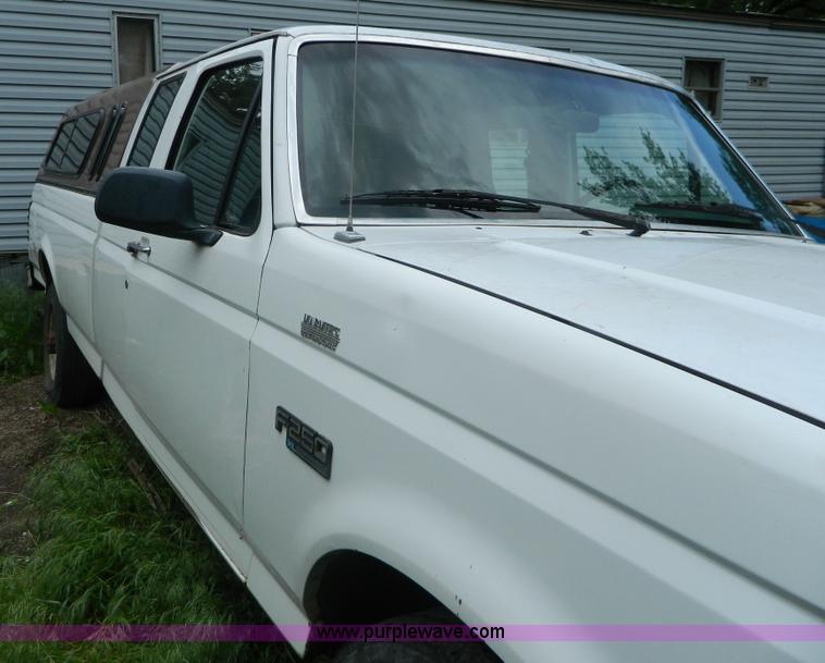 image for item D6127 1995 Ford F250 Super Duty XL SuperCab pickup truck