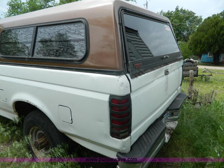 image for item D6127 1995 Ford F250 Super Duty XL SuperCab pickup truck