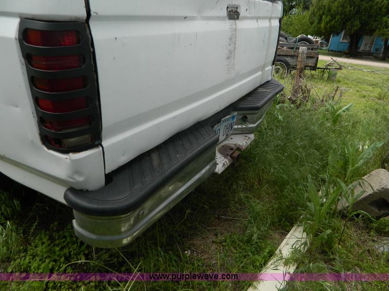 image for item D6127 1995 Ford F250 Super Duty XL SuperCab pickup truck