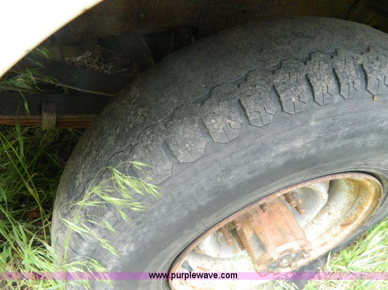 image for item D6127 1995 Ford F250 Super Duty XL SuperCab pickup truck