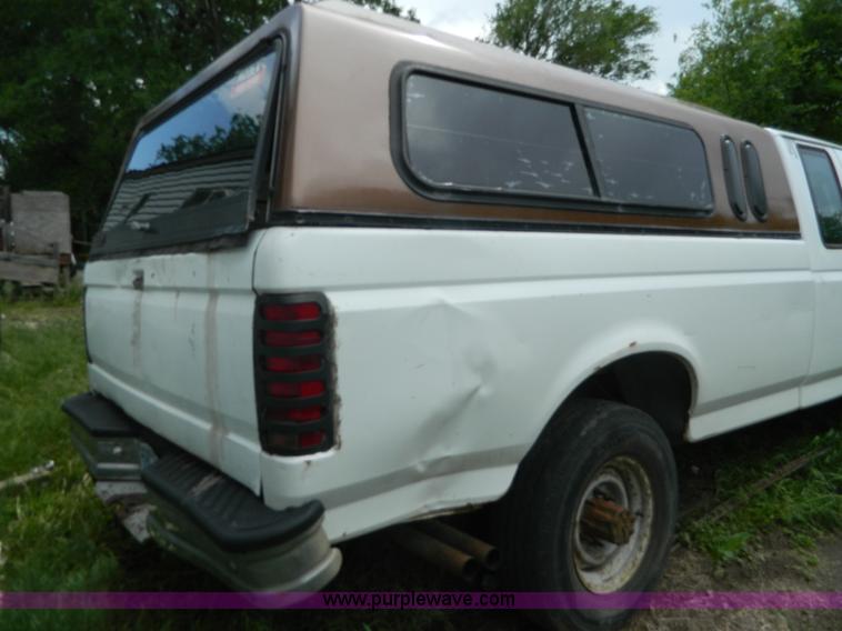 image for item D6127 1995 Ford F250 Super Duty XL SuperCab pickup truck