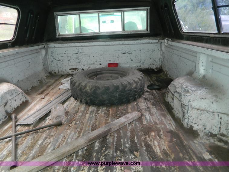 image for item D6127 1995 Ford F250 Super Duty XL SuperCab pickup truck