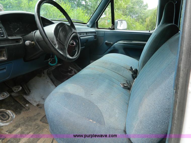 image for item D6127 1995 Ford F250 Super Duty XL SuperCab pickup truck