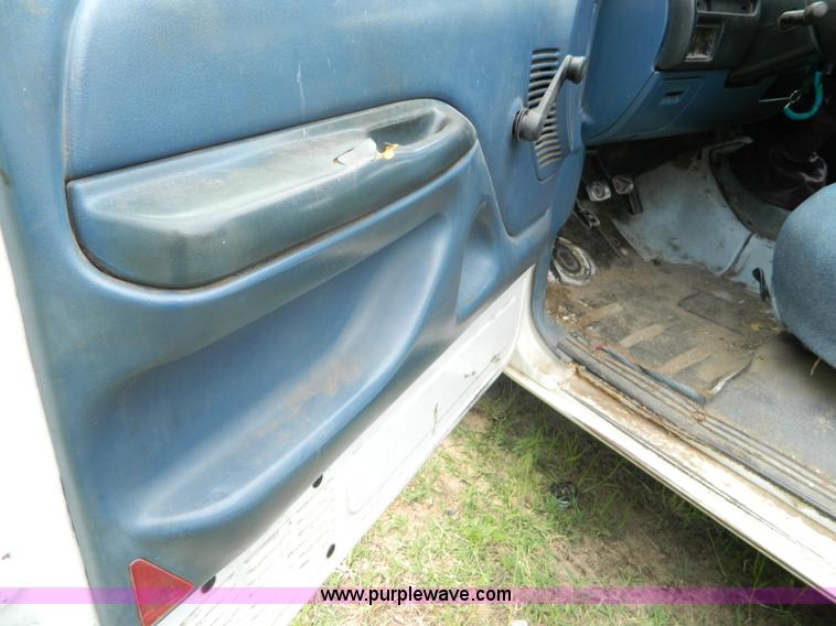 image for item D6127 1995 Ford F250 Super Duty XL SuperCab pickup truck