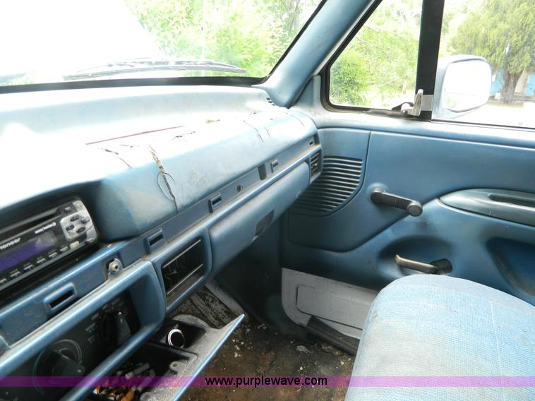 image for item D6127 1995 Ford F250 Super Duty XL SuperCab pickup truck