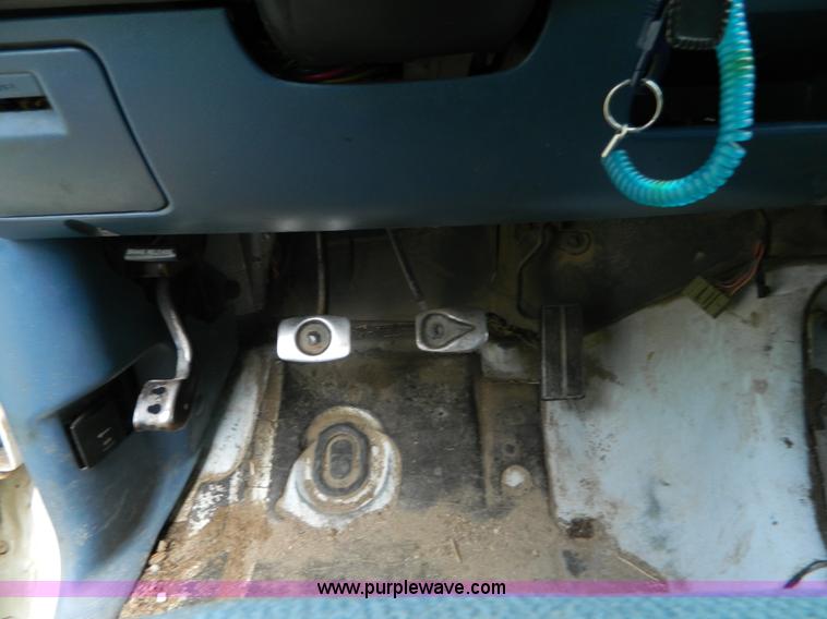 image for item D6127 1995 Ford F250 Super Duty XL SuperCab pickup truck