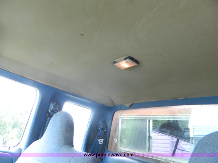 image for item D6127 1995 Ford F250 Super Duty XL SuperCab pickup truck