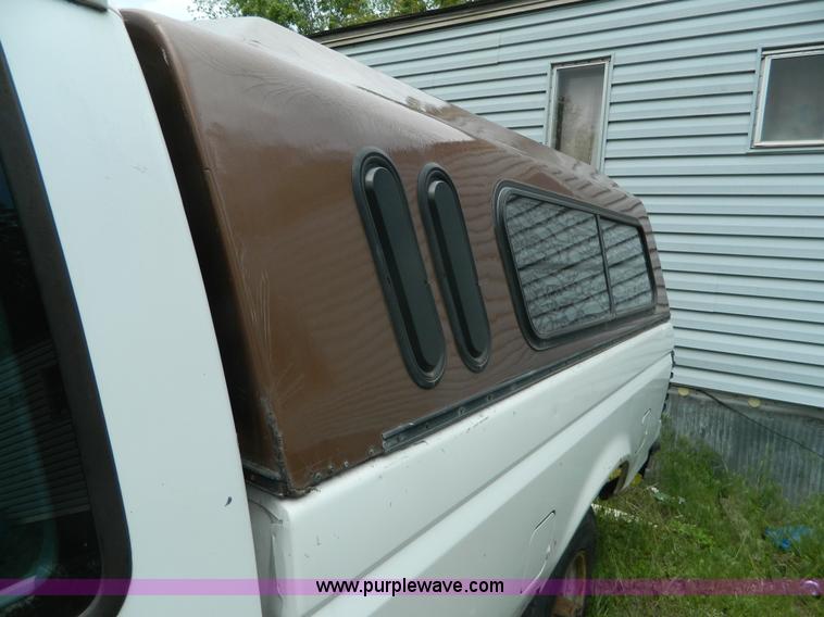 image for item D6127 1995 Ford F250 Super Duty XL SuperCab pickup truck