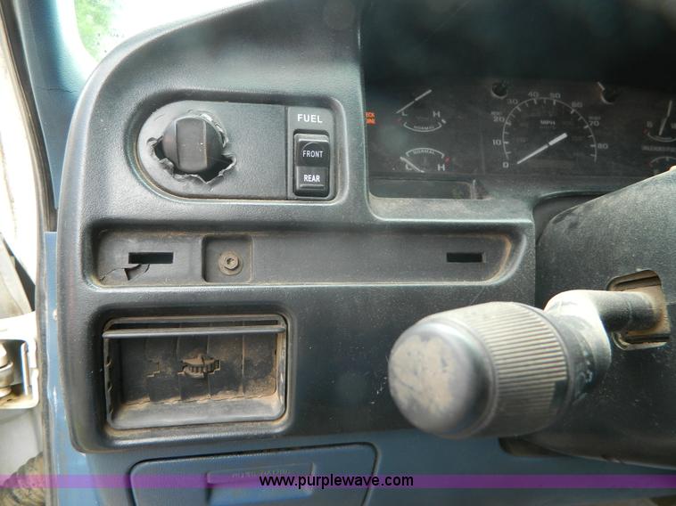 image for item D6127 1995 Ford F250 Super Duty XL SuperCab pickup truck