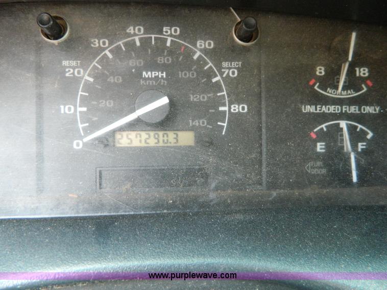 image for item D6127 1995 Ford F250 Super Duty XL SuperCab pickup truck