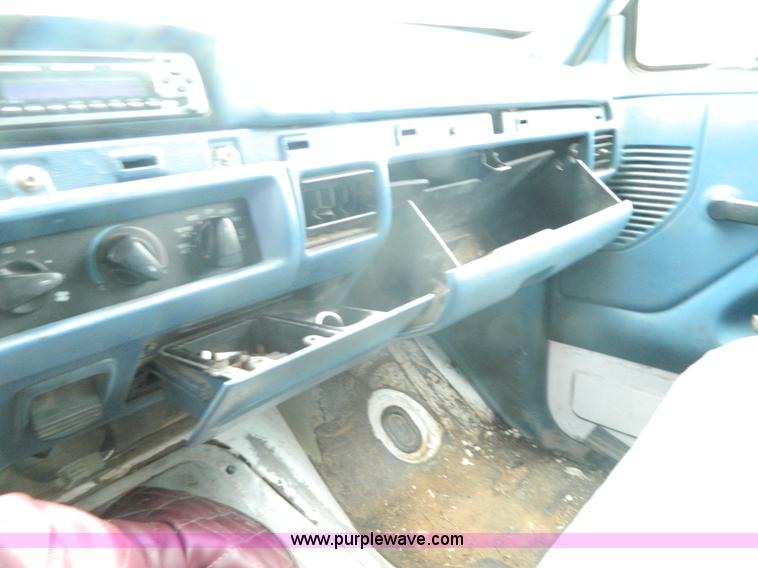 image for item D6127 1995 Ford F250 Super Duty XL SuperCab pickup truck