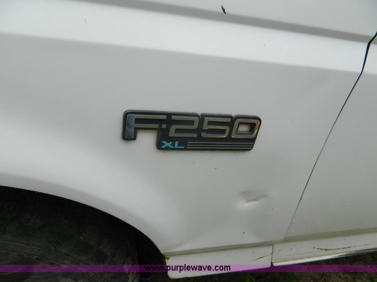 image for item D6127 1995 Ford F250 Super Duty XL SuperCab pickup truck