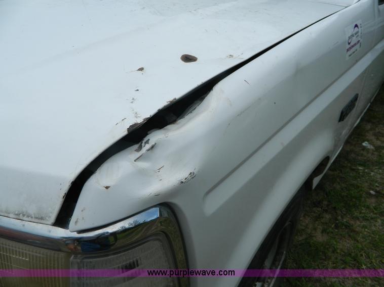 image for item D6127 1995 Ford F250 Super Duty XL SuperCab pickup truck