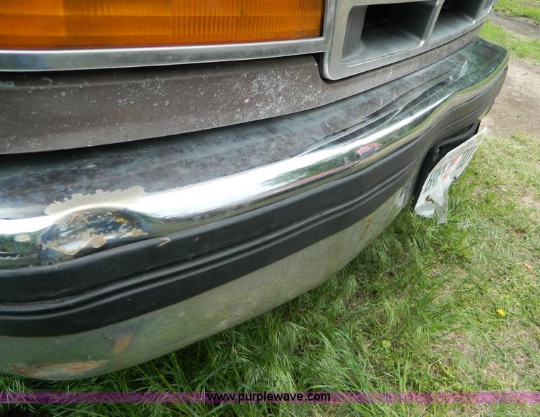 image for item D6127 1995 Ford F250 Super Duty XL SuperCab pickup truck