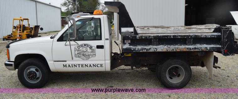 image for item E6393 1993 GMC Sierra 3500 dump bed pickup truck