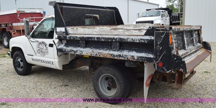 image for item E6393 1993 GMC Sierra 3500 dump bed pickup truck
